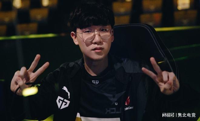 西蒙斯30 西蒙斯30