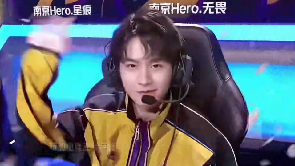 至略强的对